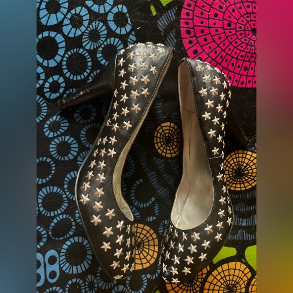 ⭐️ BEBE WORN ONCE BEBE STAR METAL STUDDED BLACK HEELS SIZE 7 M - Picture 9 of 9